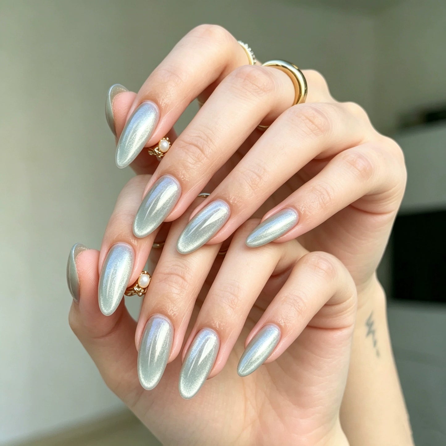 Cat Eye Almond Press-On Nails